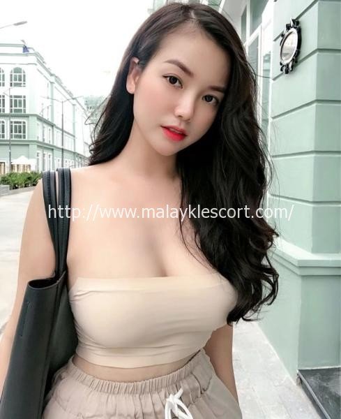 Pretty Vietnam Girl in a tube top. Malay Escort, KL Escort, Girl Service