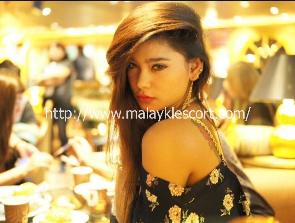 Hilda, a beautiful Japan Girl in white lace lingerie on a bed. Malay Escort, KL Escort.
