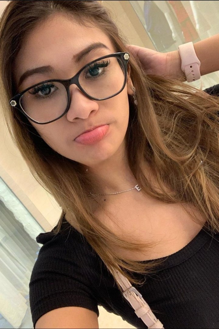Fitri, a Malay girl, with glasses. KL Escort, Malaysia Escort, Kuala Lumpur Escort, Sex Escort, KL Call Girl, Malay Call Girl, Girl Service