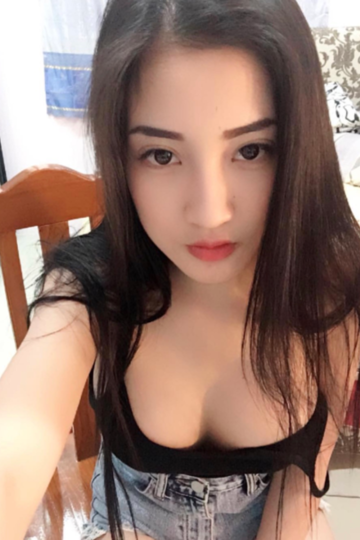 Lucinda, a beautiful Indonesia girl in denim shorts. Malay Escort, KL Girl Service.